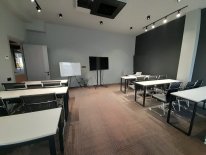 plazada ofisdə 50kv ofis icarəsi