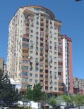 təmirsiz. podmayak 3 otaqlı mənzil satılır Yeni Yasamalda