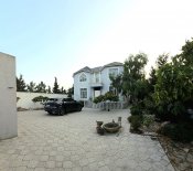 Vişnyovkada bağ evi